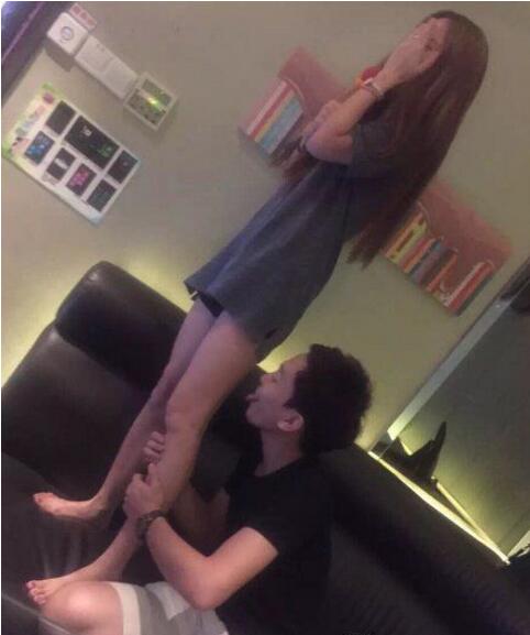 大白腿的味道如何人物gif搞笑图片