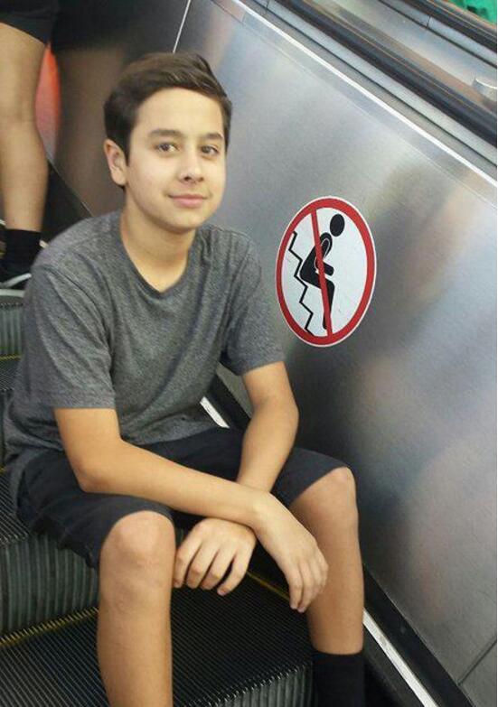 骚年非要这么任性么人物gif搞笑图片