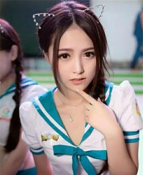 这妹子你喜欢吗？人物gif搞笑图片