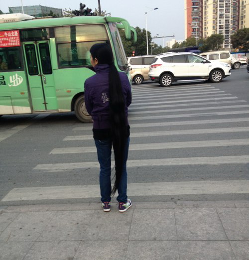 长发过腰待嫁女人物gif搞笑图片