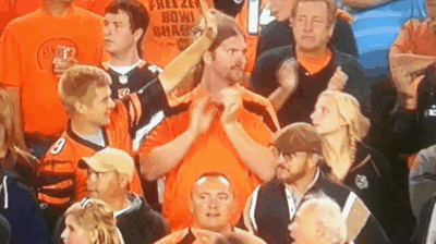 那些尴尬的时刻,好羞呀!又没有地缝？人物gif搞笑图片