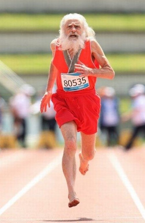 有喜感的老爷子人物gif搞笑图片