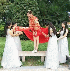 有一群这样闺蜜，这个婚恐怕难结了人物gif搞笑图片