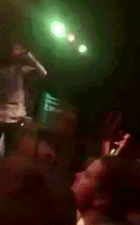 最讨厌人家在我面前秀恩爱自拍了人物gif搞笑图片