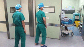 航母style 手术室版人物gif搞笑图片