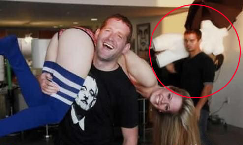 单身男士伤不起人物gif搞笑图片