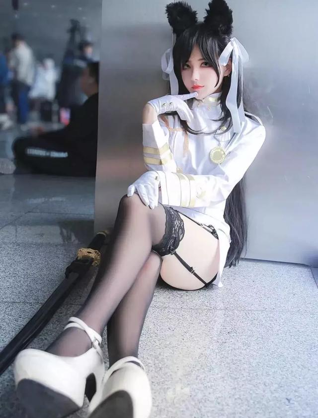 玩cos的越来越逼真了人物gif搞笑图片