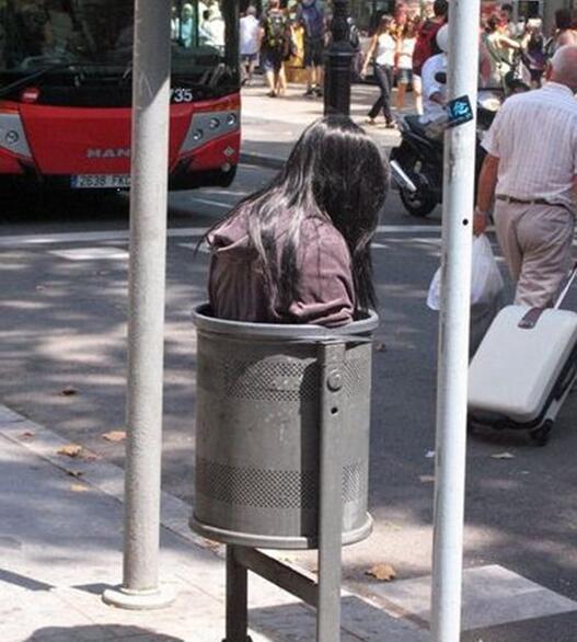 谁还敢给钱，早就吓跑了人物gif搞笑图片