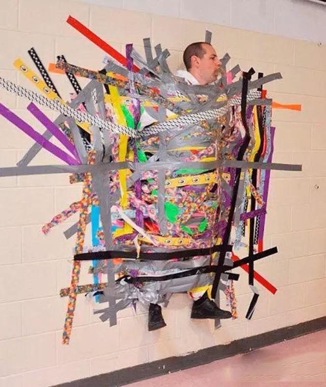 这样整老师，不怕被打死人物gif搞笑图片