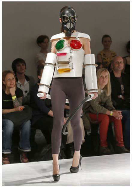 最新雾霾装，北方的朋友看过来人物gif搞笑图片