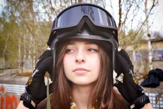 俄罗斯版小龙女美若天仙酷爱军装！准备被她俘虏吧！人物gif搞笑图片