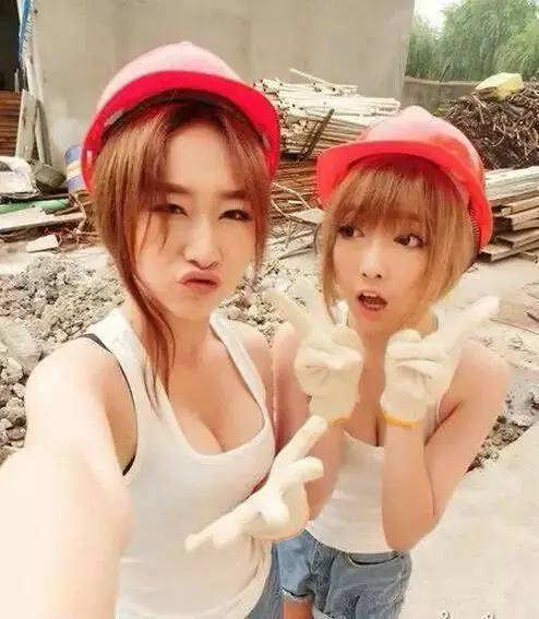 一起来搬砖人物gif搞笑图片