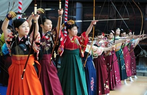 姑凉 这样确定能射准吗人物gif搞笑图片