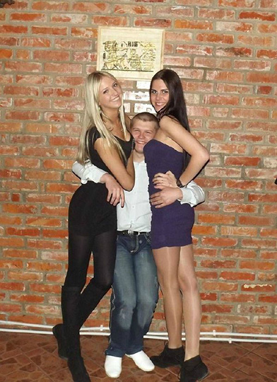 第一次为长得矮而感到自豪人物gif搞笑图片