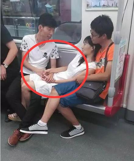 让人看不懂的三角关系人物gif搞笑图片