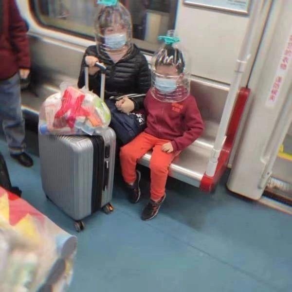 地铁日常人物gif搞笑图片