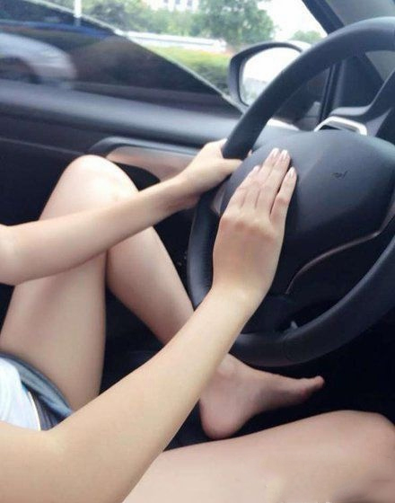 女司机你能好好的开车么人物gif搞笑图片