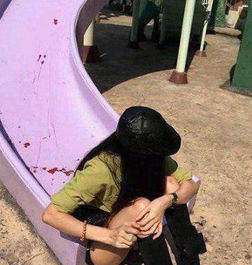 这画面太血腥了，不忍直视啊！人物gif搞笑图片