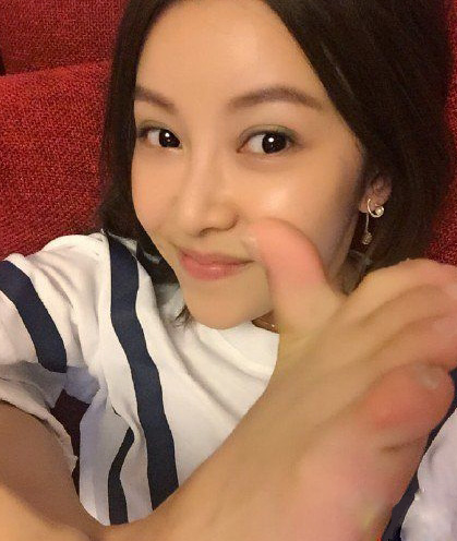 我为自己点赞人物gif搞笑图片