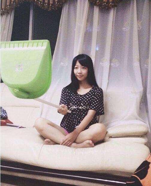 教你如何拍出自拍杆的效果人物gif搞笑图片