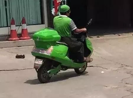 绿油油一大片，相信有不少故事人物gif搞笑图片