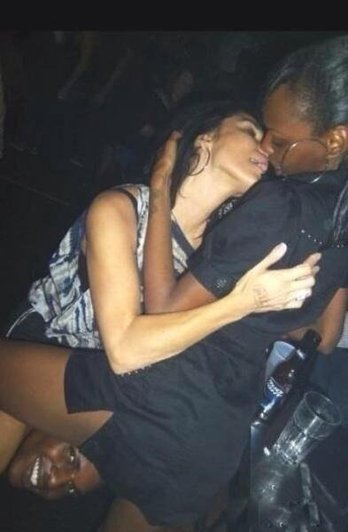 下面是你儿子吗？人物gif搞笑图片