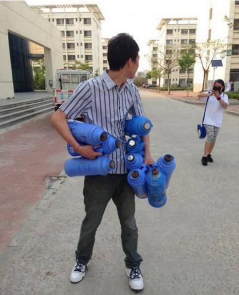 哎！打水的事情只有我人物gif搞笑图片