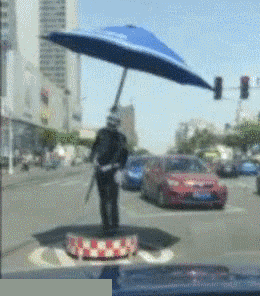 对不起警察姐姐，我没忍住人物gif搞笑图片