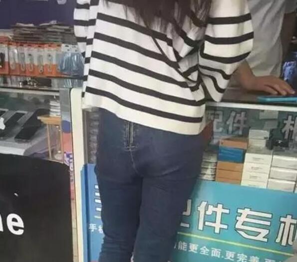 我要不要上前去告诉一下她人物gif搞笑图片