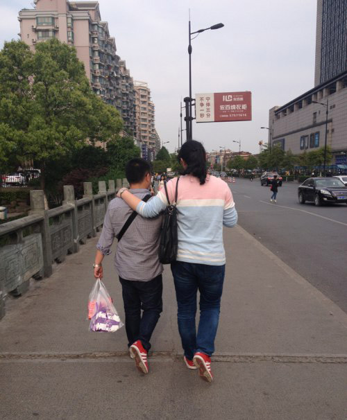 汉子和女汉子的爱情故事人物gif搞笑图片