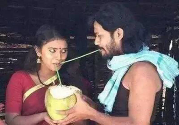 阿三太不厚道了，秀个恩爱都要开挂人物gif搞笑图片