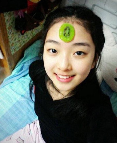 姑娘这是开天眼了么？人物gif搞笑图片