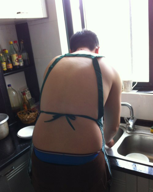 夏日厨房里最美的风景人物gif搞笑图片