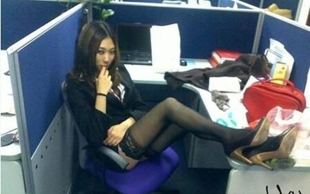 不能好好工作么人物gif搞笑图片