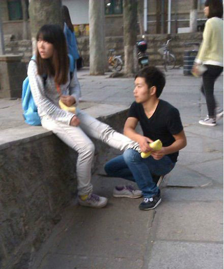 妹子，有这样的男生，嫁了吧人物gif搞笑图片