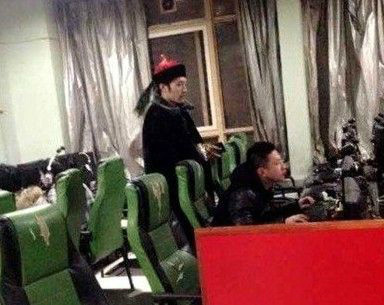 孩子好好打团战，老祖宗会保佑你的人物gif搞笑图片