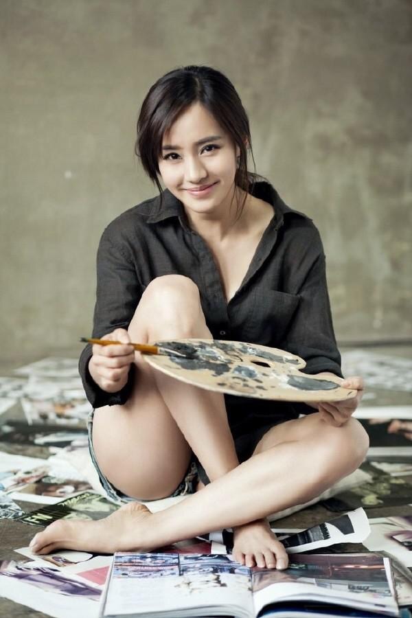 别人学校学艺术的妹子人物gif搞笑图片