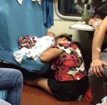 母爱真伟大人物gif搞笑图片