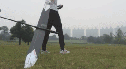 骚年，你这是要闹哪样？人物gif搞笑图片