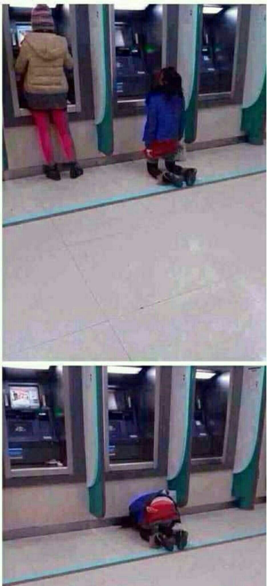 神啊，给我点钱吧人物gif搞笑图片