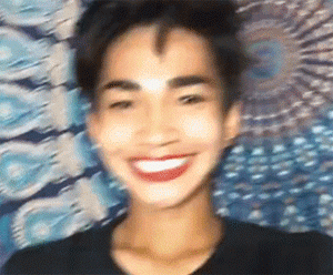 涂完口红以后……人物gif搞笑图片