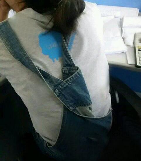 妹纸，你让我这处女座怎么安心上课啊～人物gif搞笑图片