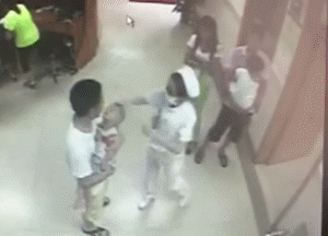 有什么事情非要动手，咱们就不能好好说吗？人物gif搞笑图片