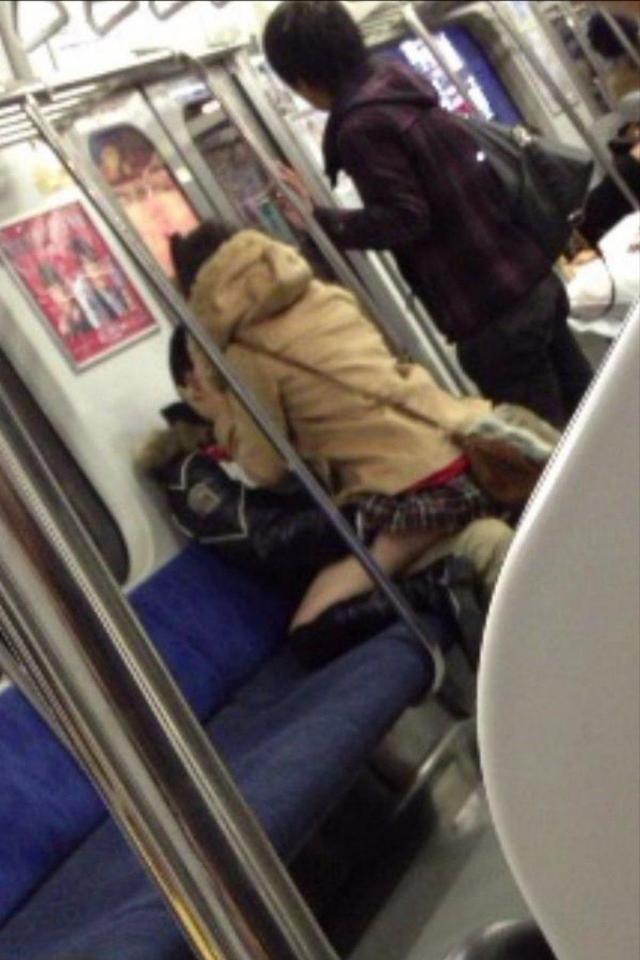 哈哈，以前俺也经历过………我是说站在旁边人物gif搞笑图片