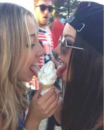 后面的男人一脸惊呆了的样子人物gif搞笑图片