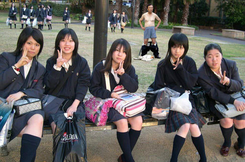 保安怎么不来抓走他？人物gif搞笑图片