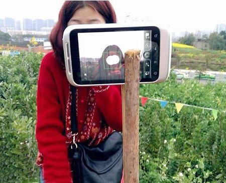 二货的妹子玩自拍想法多人物gif搞笑图片