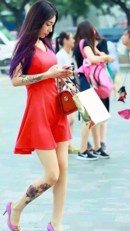 妹子，要是做我女朋友，我做什么都愿意的人物gif搞笑图片