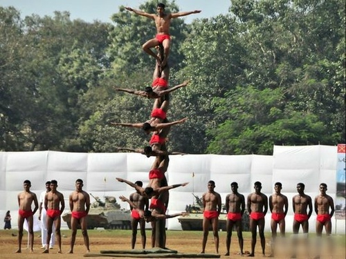 阿三又开挂了人物gif搞笑图片