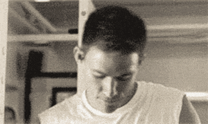 怀念翻盖手机的时代，耍帅就是这么简单人物gif搞笑图片